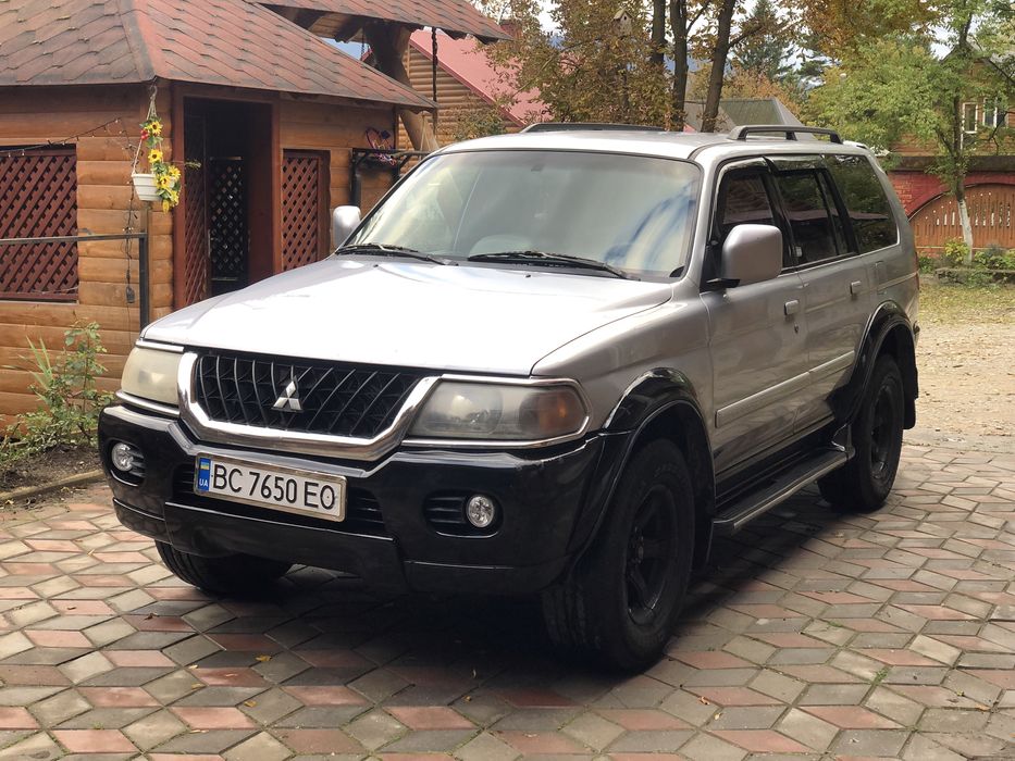 В продажі паджеро спорт 2004