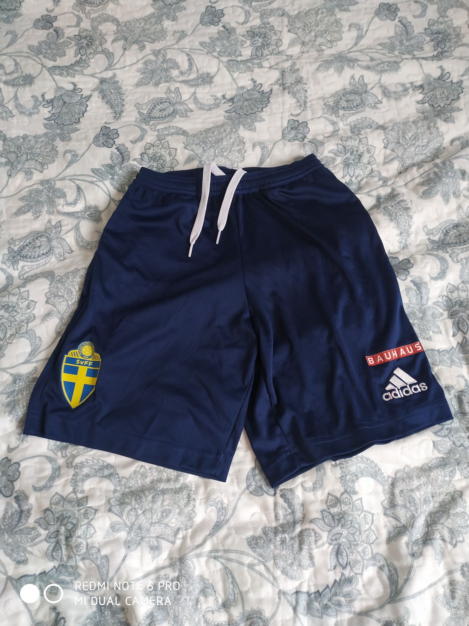 Spodenki męskie lub młodzieżowe Szwecja Adidas XS