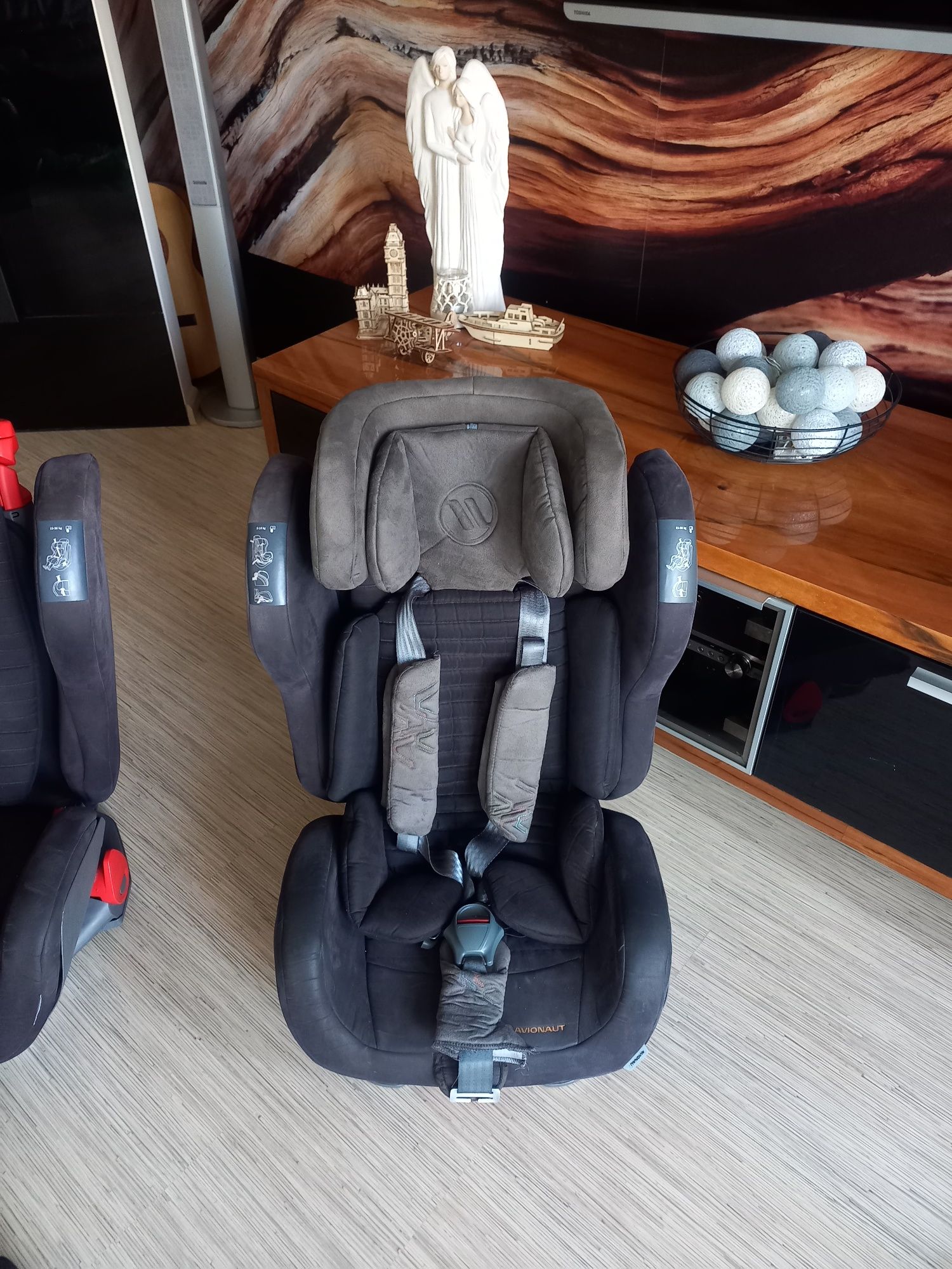 Fotelik samochodowy Avionaut EVOLVAIR 9-36 kg w opcjach  9 - 18 kg i
