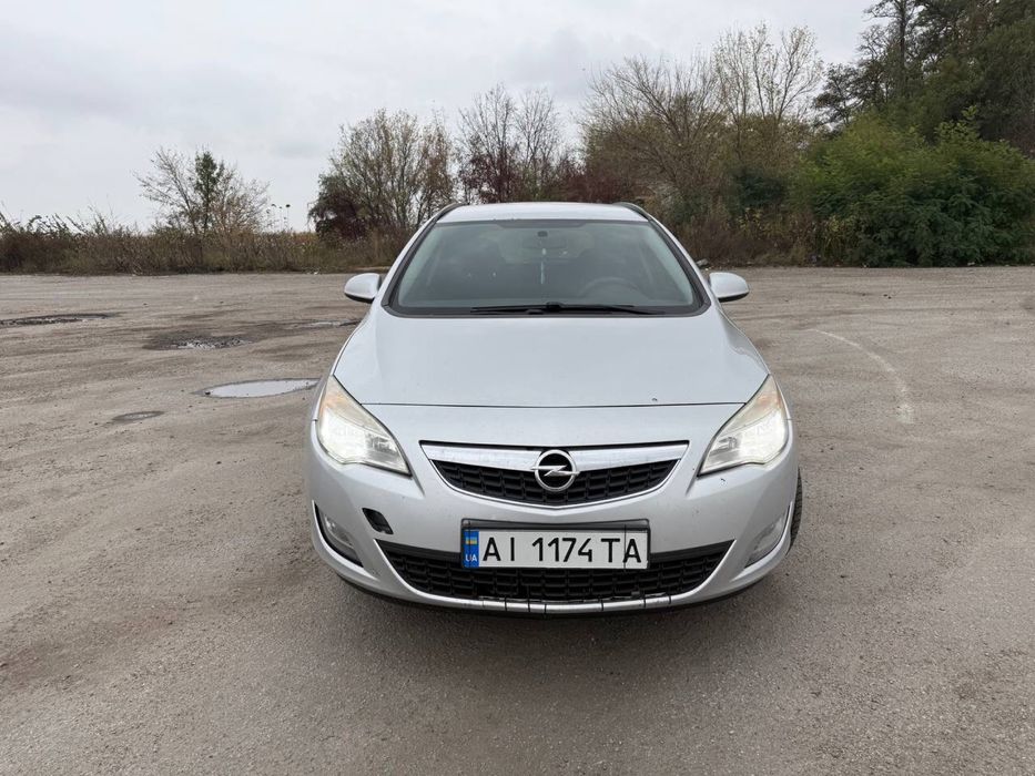 Продам opel astra j можна під виплату