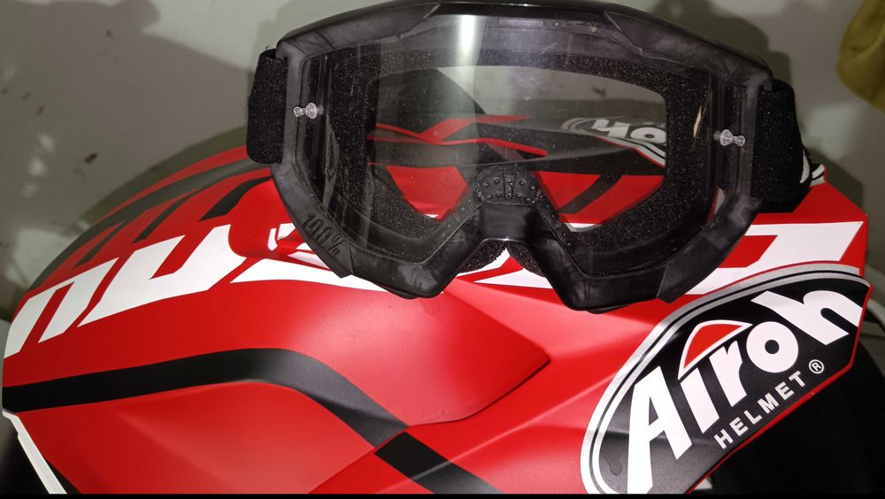 Capacete cross airoh mais óculos