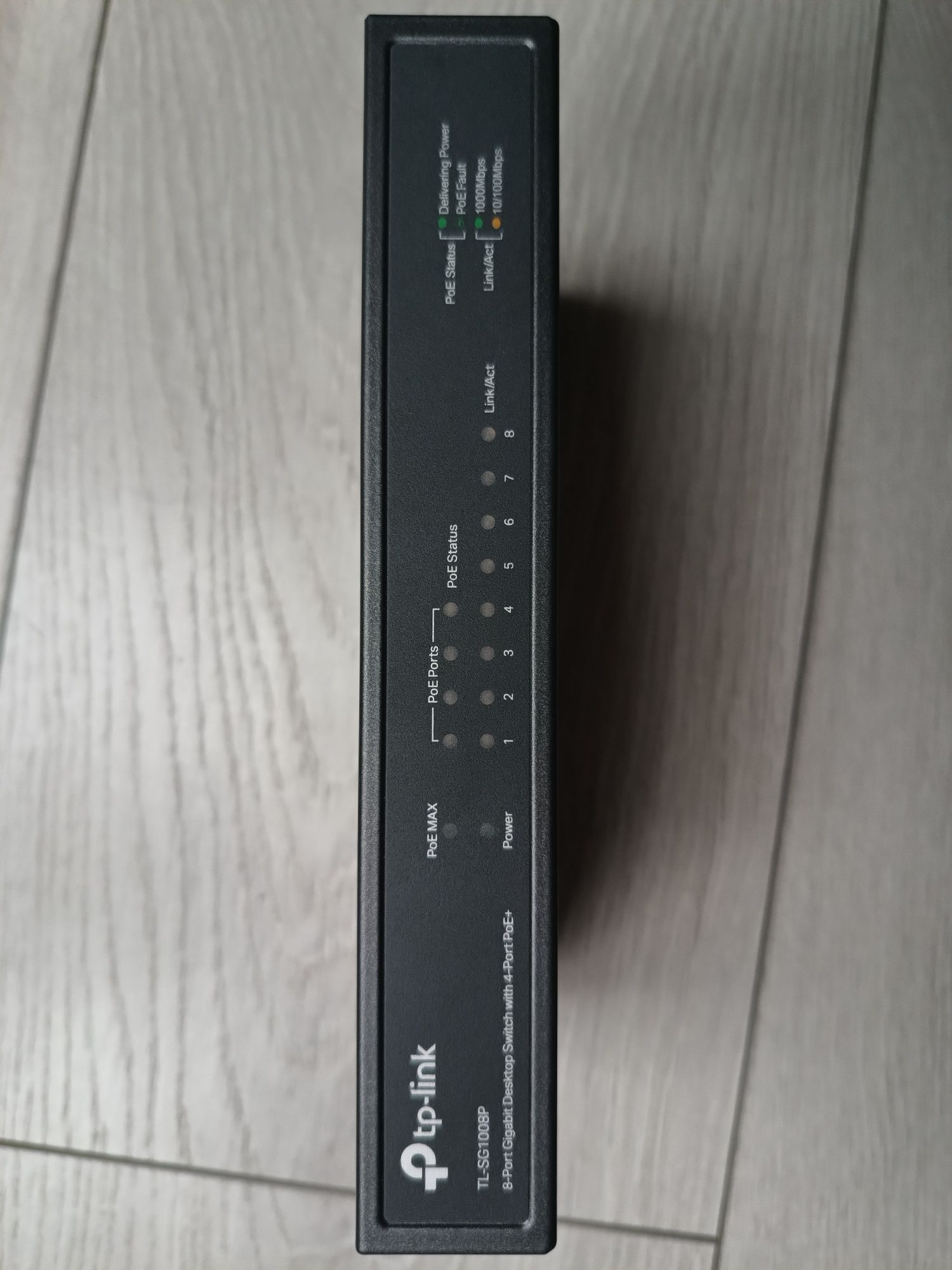 Prawie nowy Switch TP-Link TL-SG1008P 8 portów 1000Mb/s w tym 4 PoE