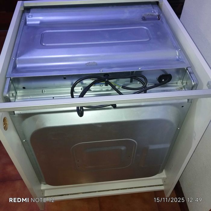 Forno elétrico Zanussi com timmer