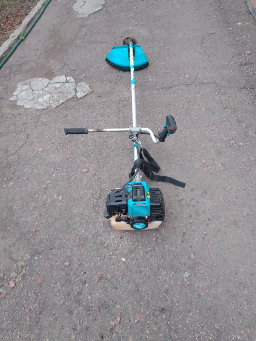 Продам бензокоса Макита.