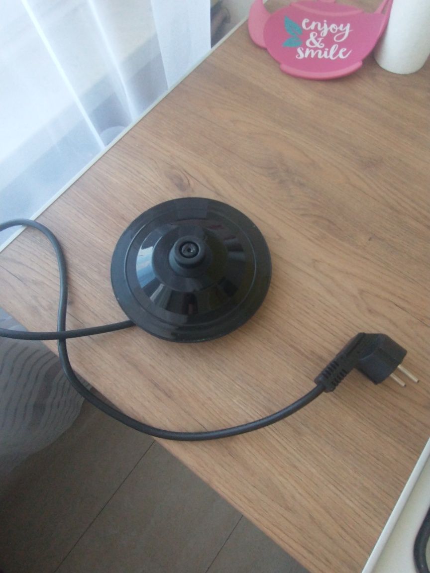Czajnik elektryczny firmy RAVEN