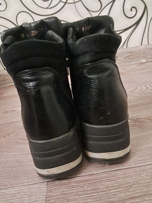 Жіноче зимове взуття (ботинки) 37 розмір