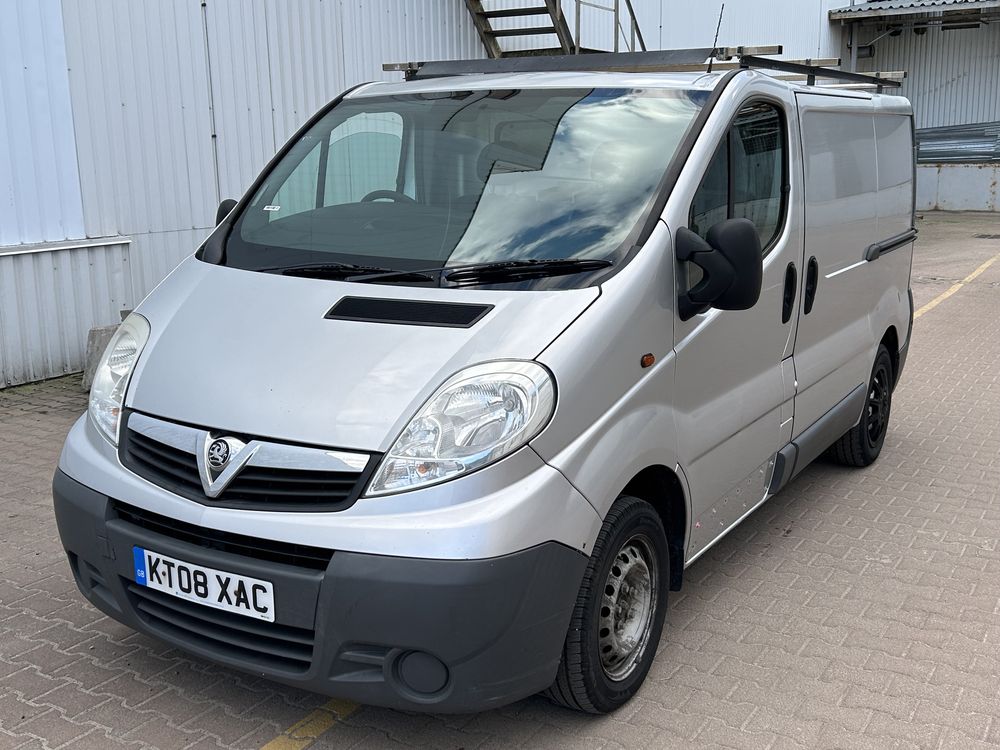 Opel Vivaro 2008 2л дизель праве кермо в Україні