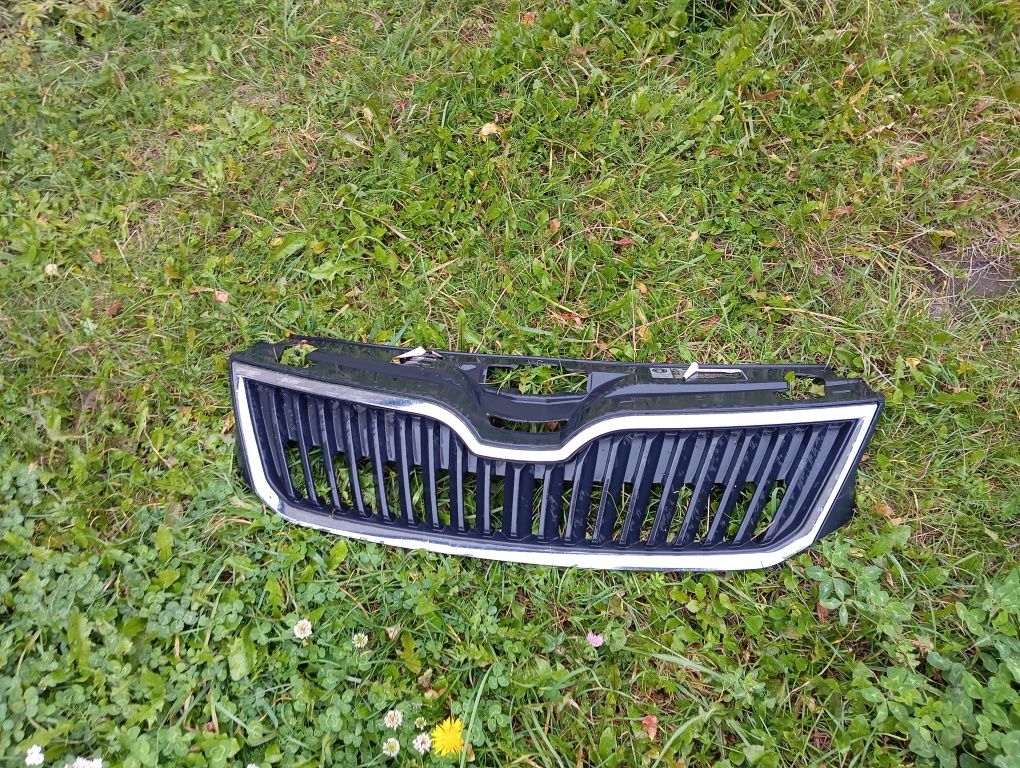Grill atrapa chłodnicy Zderzaka przedniego przód Skoda Rapid 5JA