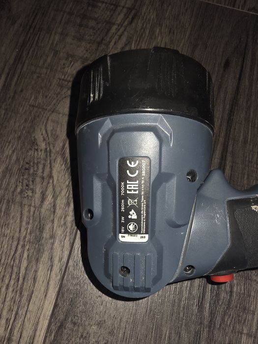 Zestaw Graphite wiertarko-wkrętarka plus latarka