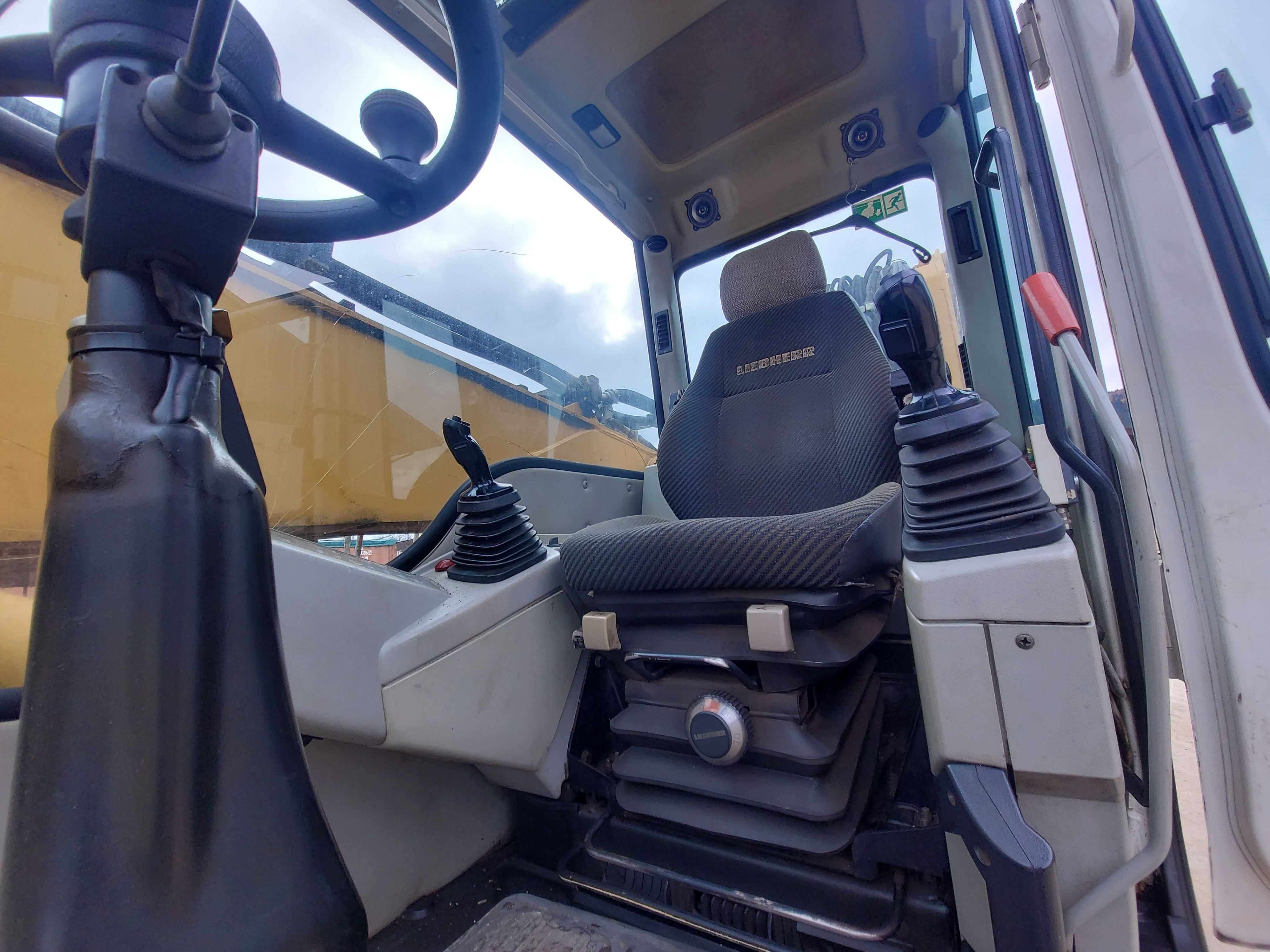 Koparka przeładunkowa Liebherr A934C. Żuraw. Chwytak. Wyburzenia