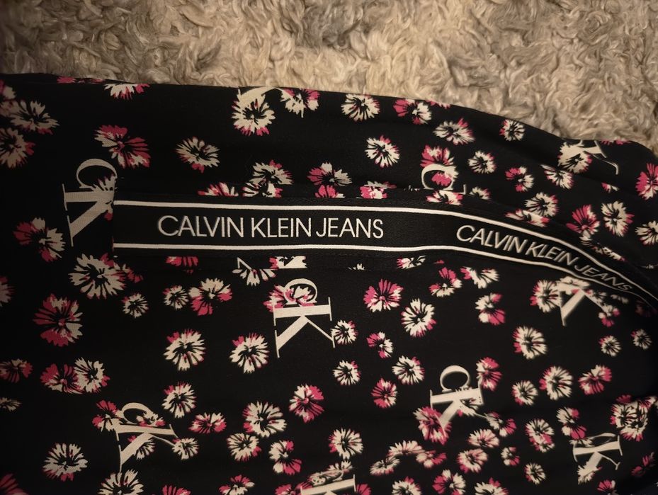 Sukienka Calvin Klein Jeans z tasiemką w tali w kwiaty rozmiar XS 34