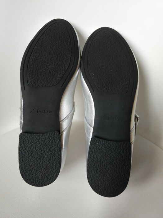 Жіночі туфлі mary jane, нові сріблясті туфлі clarks 41 розмір, балетки