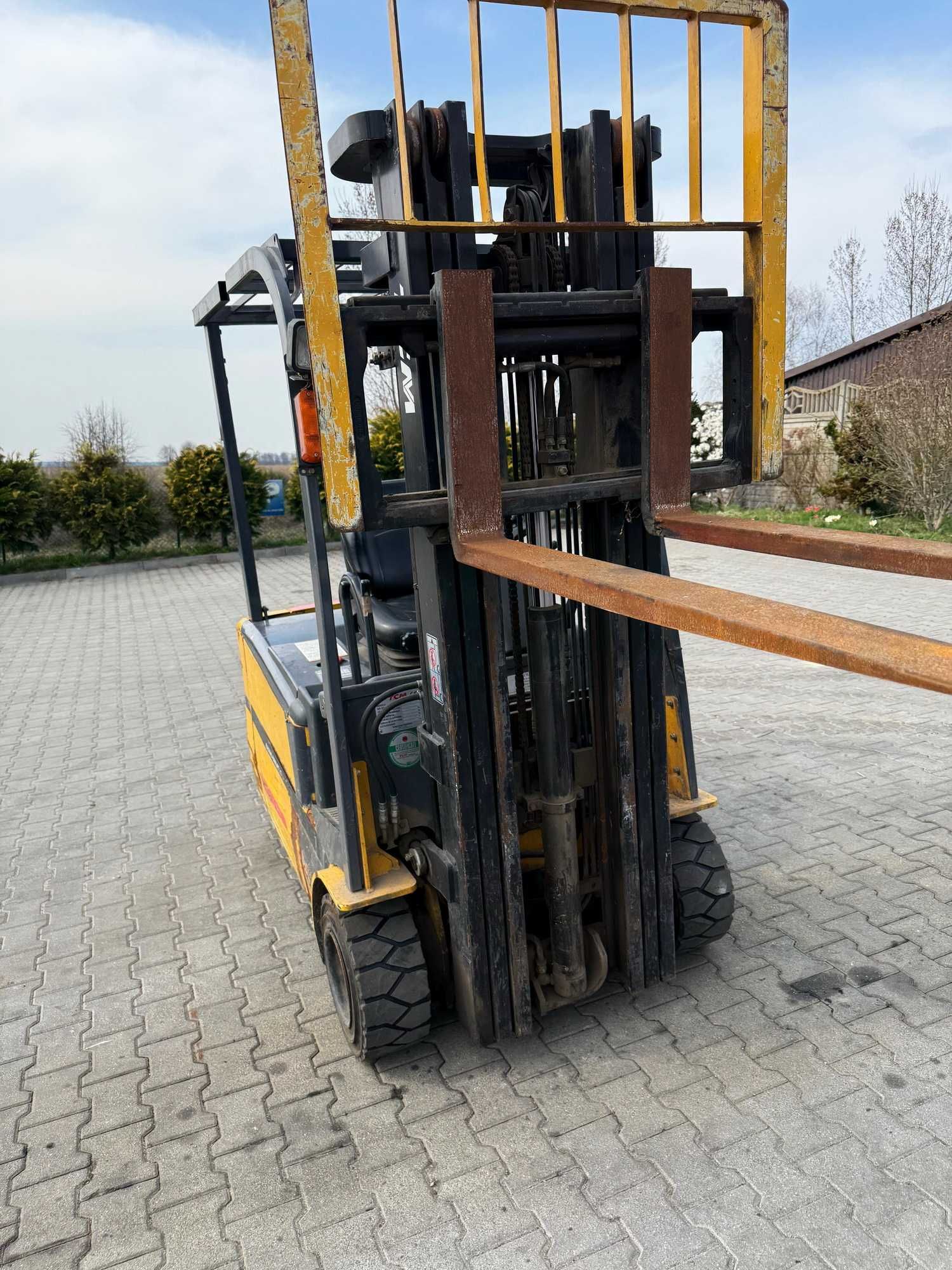 wózek widłowy elektryczny TCM FB20 Triplex 4.8m przesuw 2000kg 2013r
