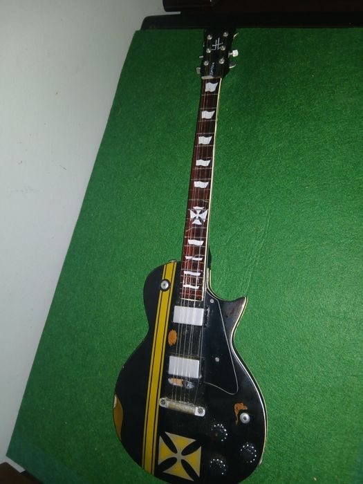 Guitarra em minitura  por 25 €