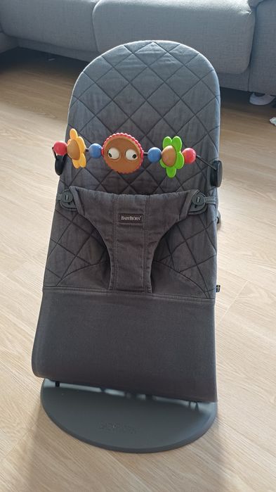 Espreguiçadeira Babybjorn com brinquedo  incluído