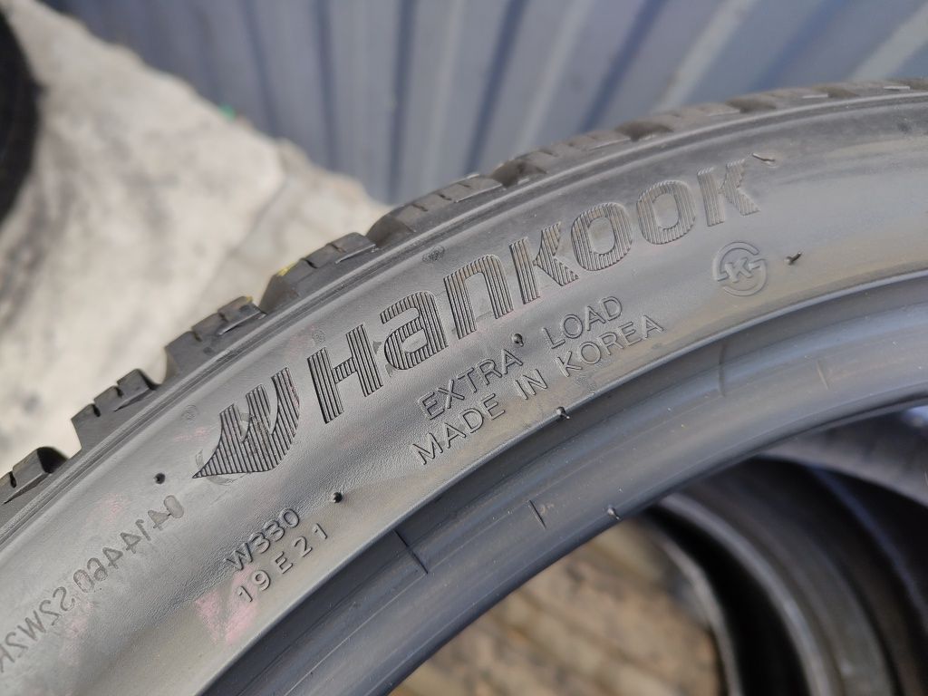 235/40/19 Hankook Winter Icept Evo 3