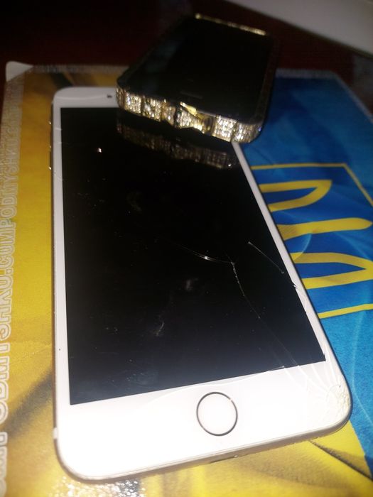 Телефони на запчастини