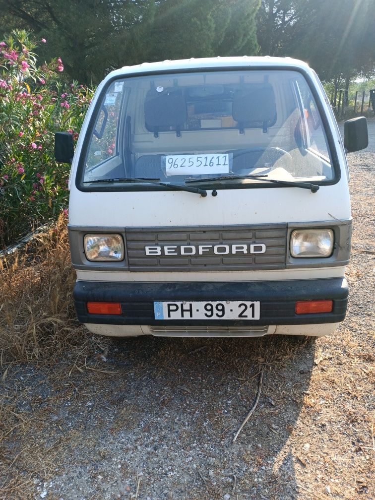 Bedford Rascal caixa aberta