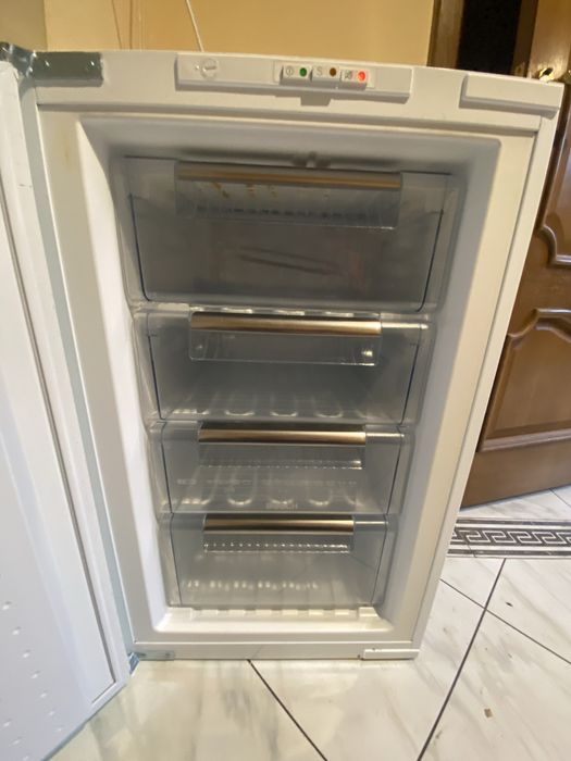 Вбудована морозильна камера 85 см Bosch GID 18A20