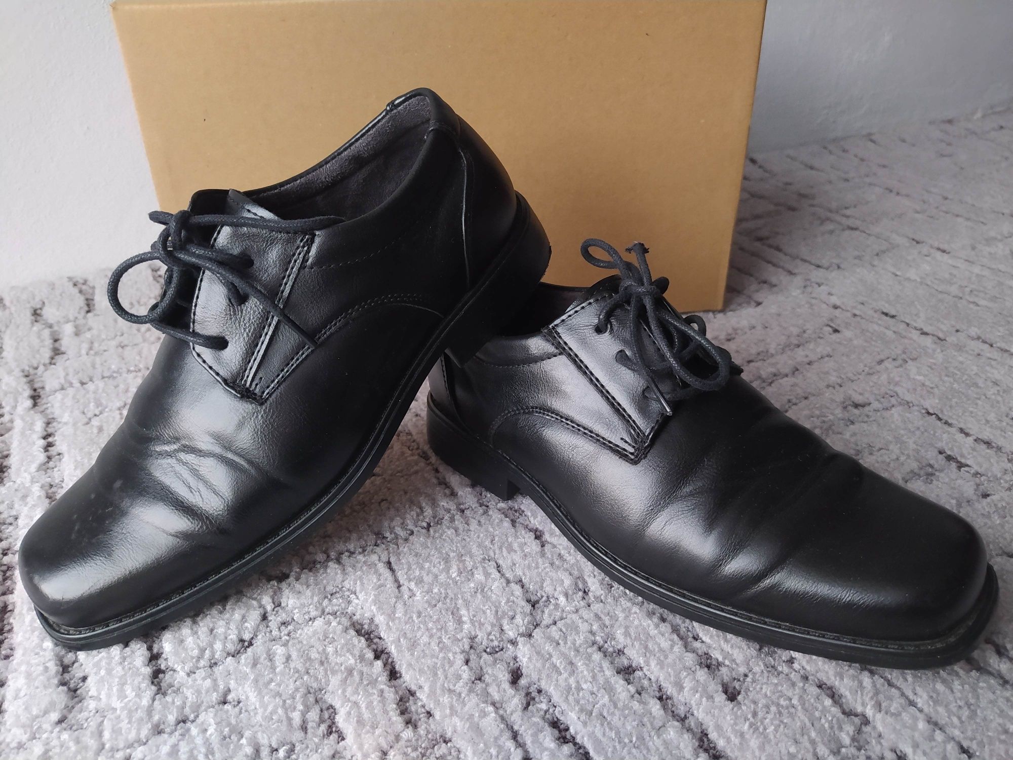Buty na Pierwszą Komunię rozm. 35 stan Bardzo Dobry