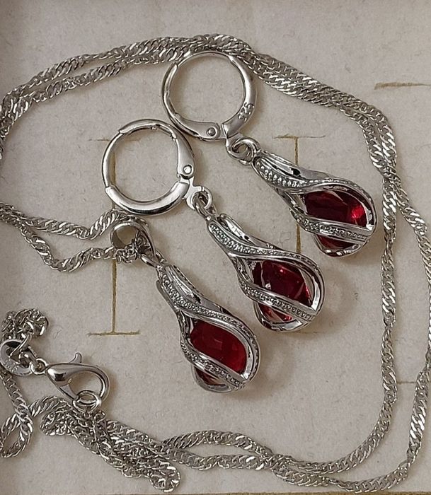 Srebrny Komplet biżuterii czerwone oczko