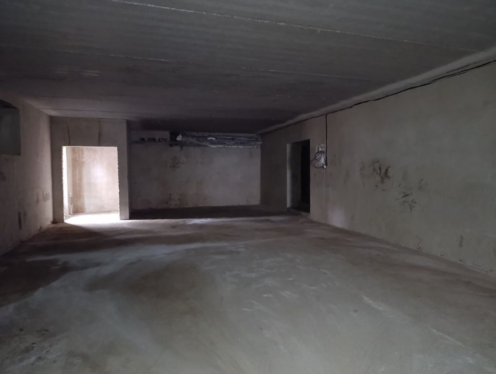 Продаж комерційного приміщення 170м цоколь, про.Миру 271в