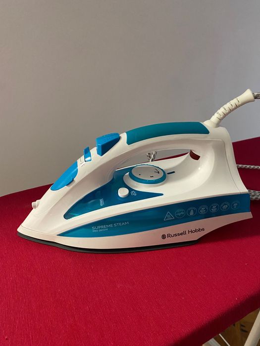 Ferro de Engomar a Vapor RUSSELL-HOBBS