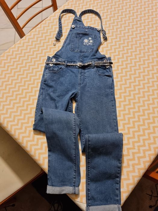 Macacão jardineiras de ganga menina