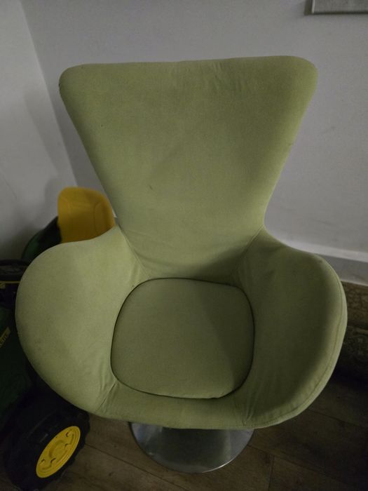 Fotel obrotowy zielony welur
