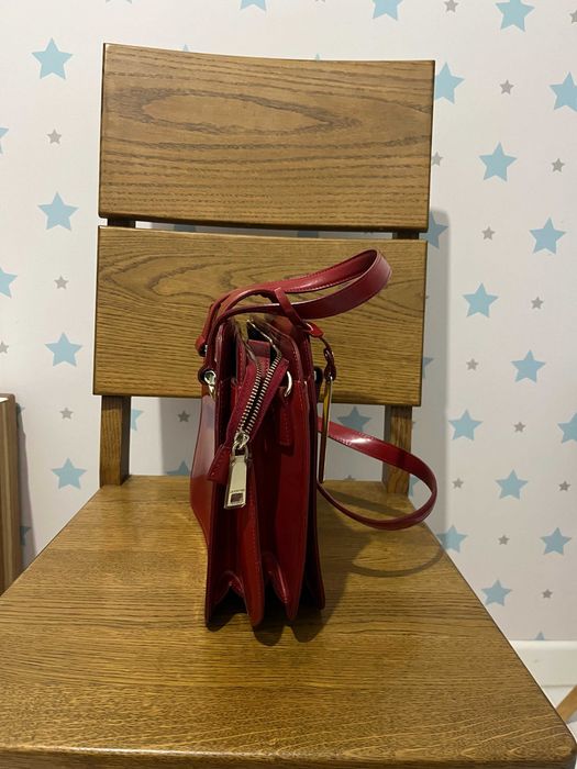 Продам сумочку жіночу лакову червоного кольору