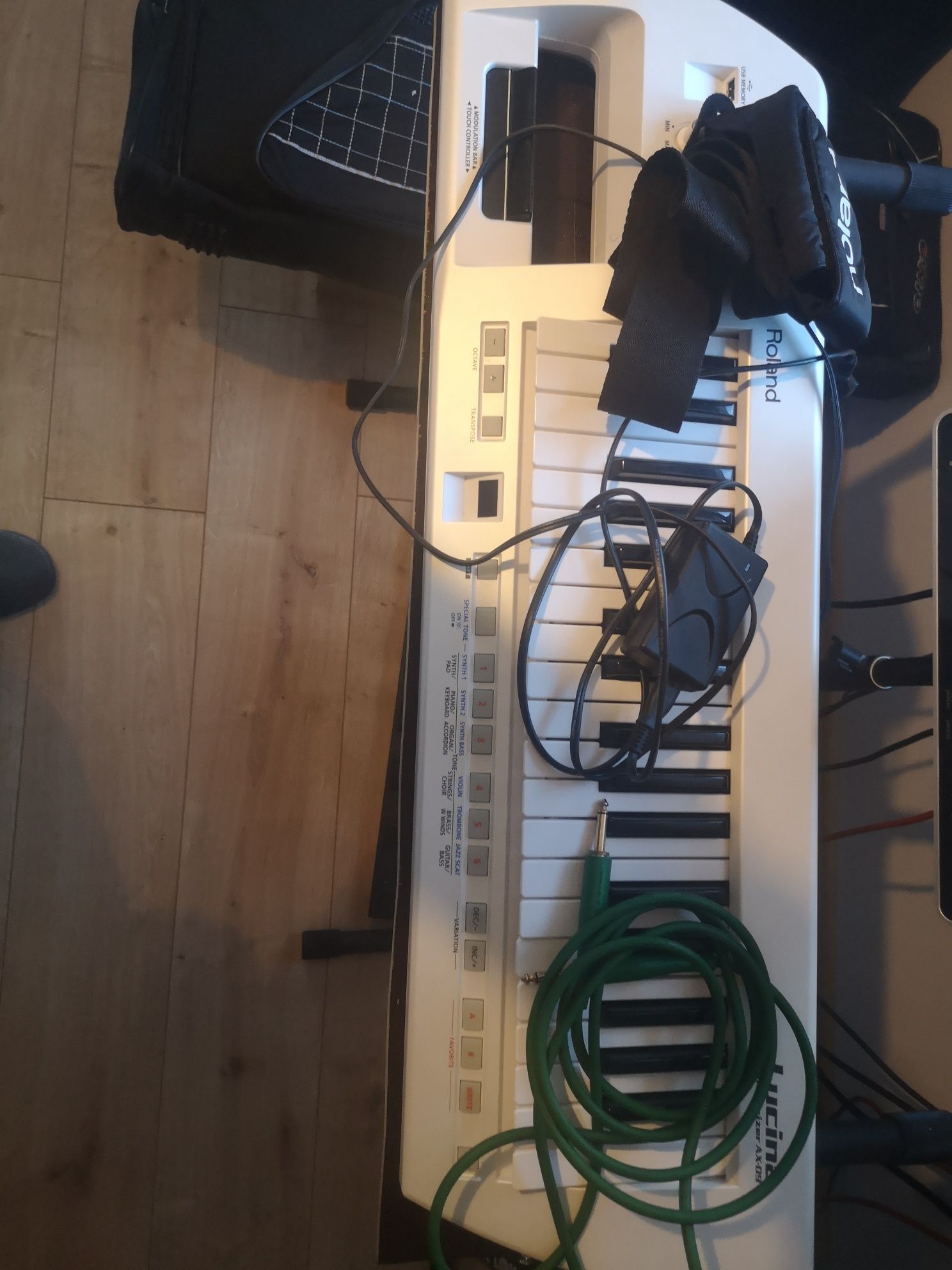 Synthesizer Lucina ax-09