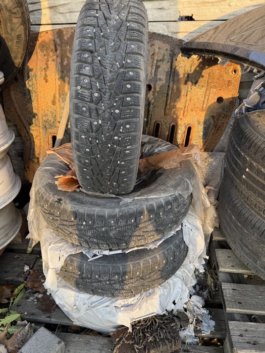 Продам комплект зимней резины 155/65 14 Nokian на дисках