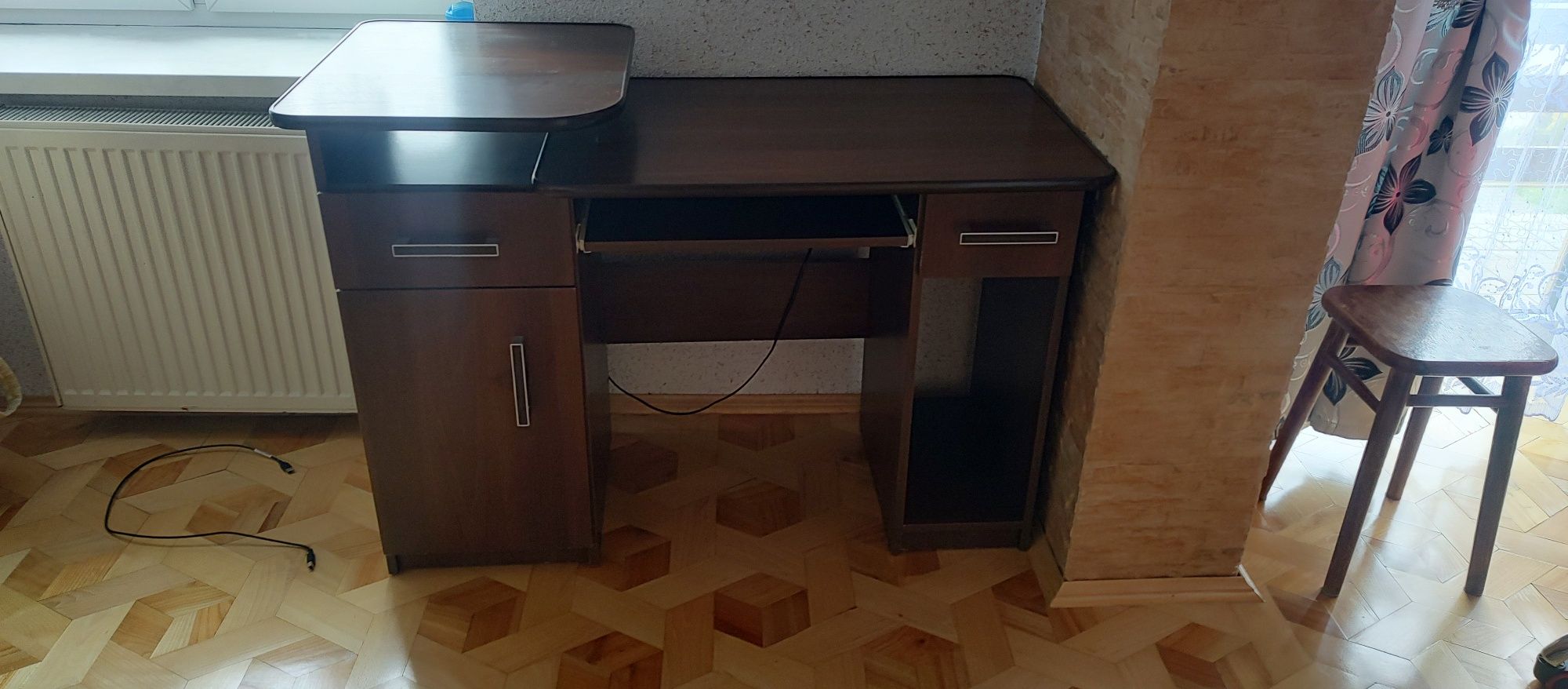 Sprzedam Biurko z szafką i szufladkami