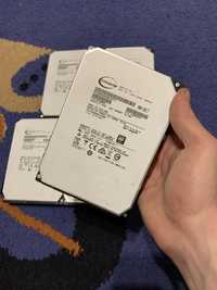 HGST 8Tb у відмінному стані