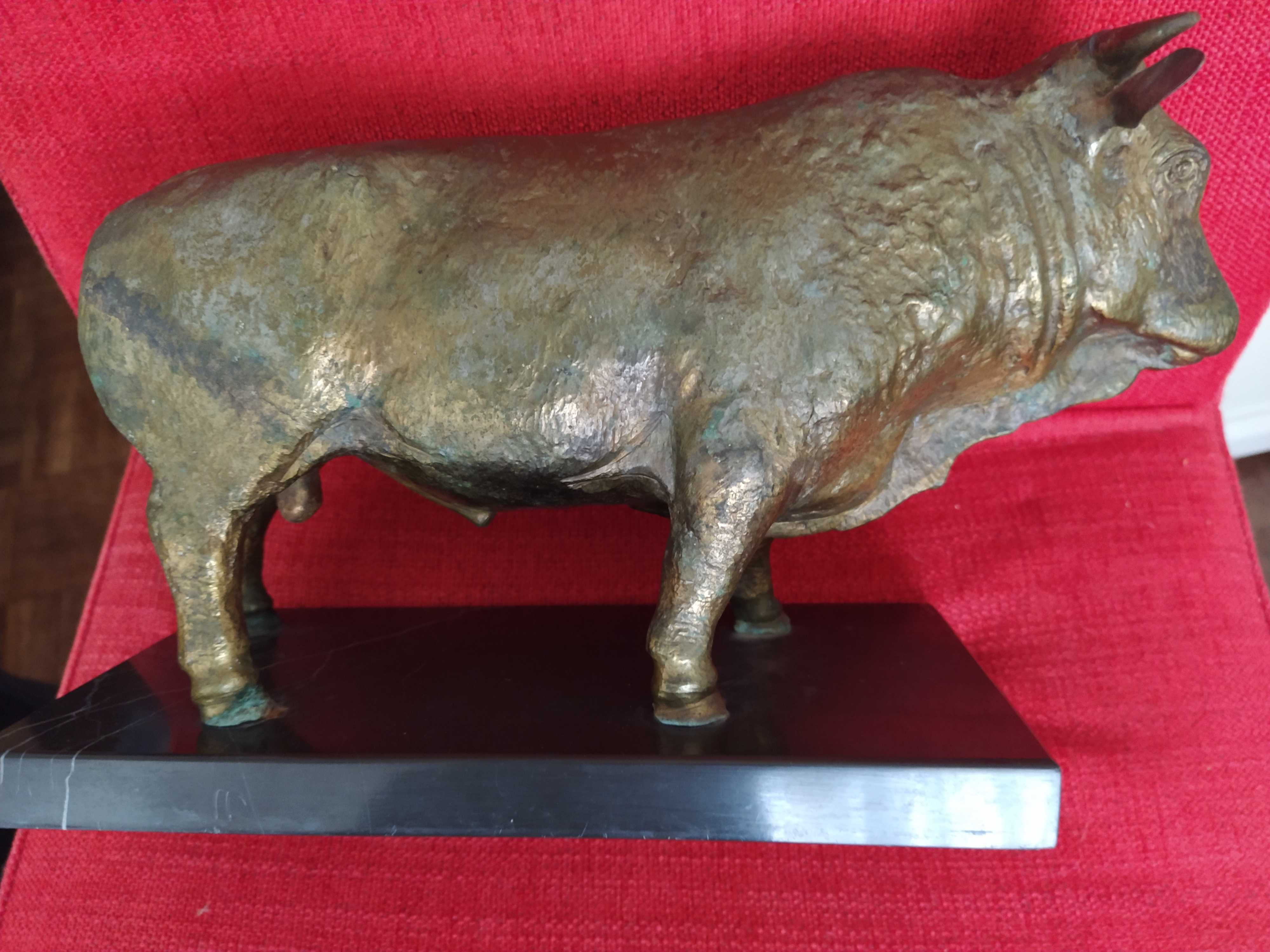 Estatueta / Trofeu - Touro em bronze 10/15kg