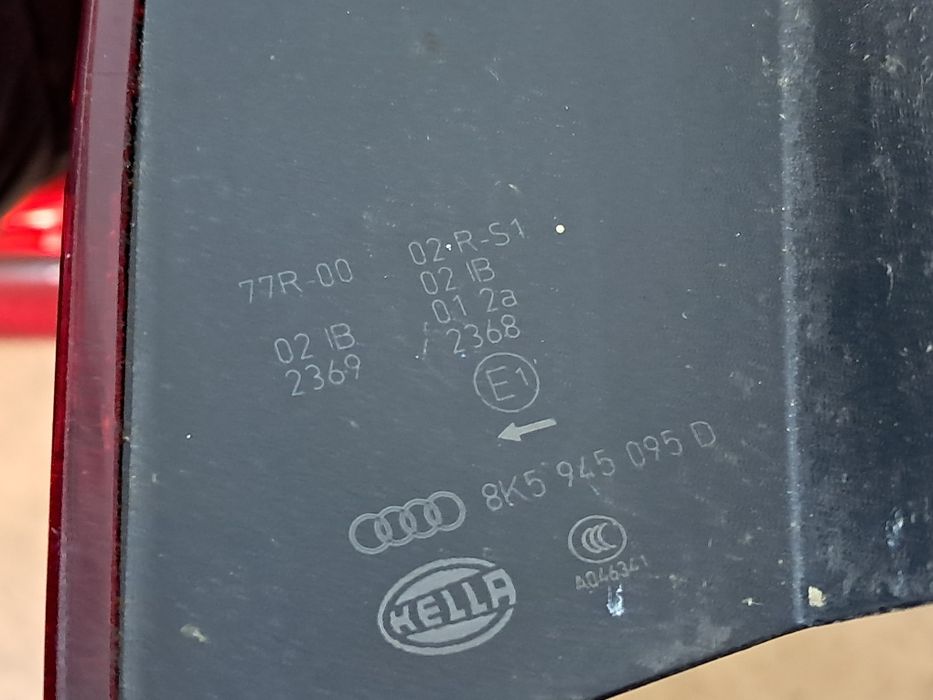 AUDI A4 B8 sedan przed lift lampa prawa lewa prawy lewy tył tylna