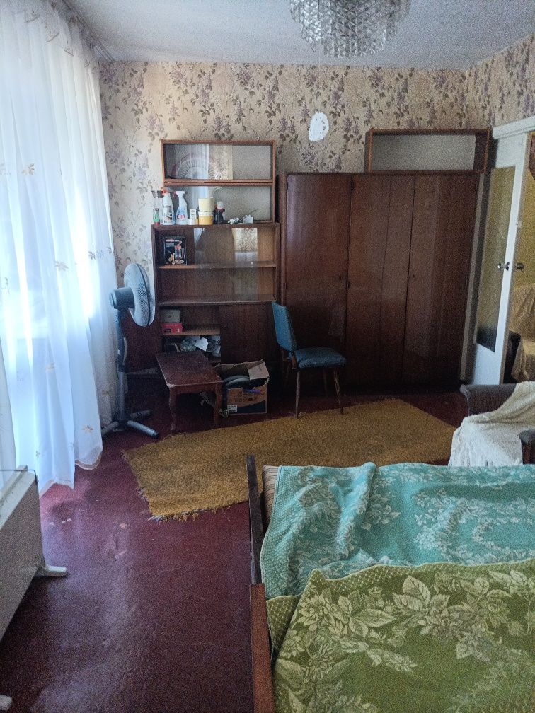 Продам квартиру 2-х кімнатну вул.Лавреньова 4/9, 50м2