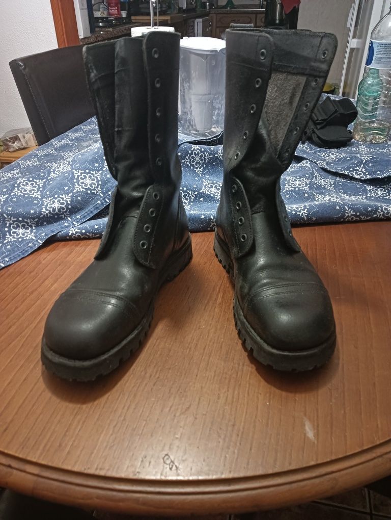 Botas pretas n° 43