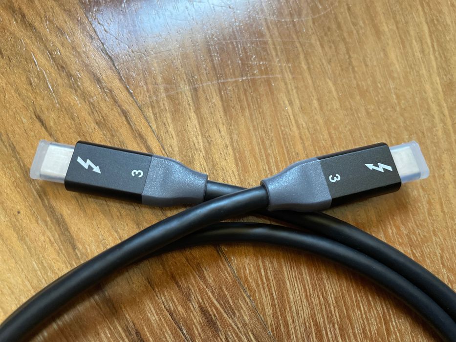 Cabo Thunderbolt 3 Como Novo - Comprimento 90 cm - USB C