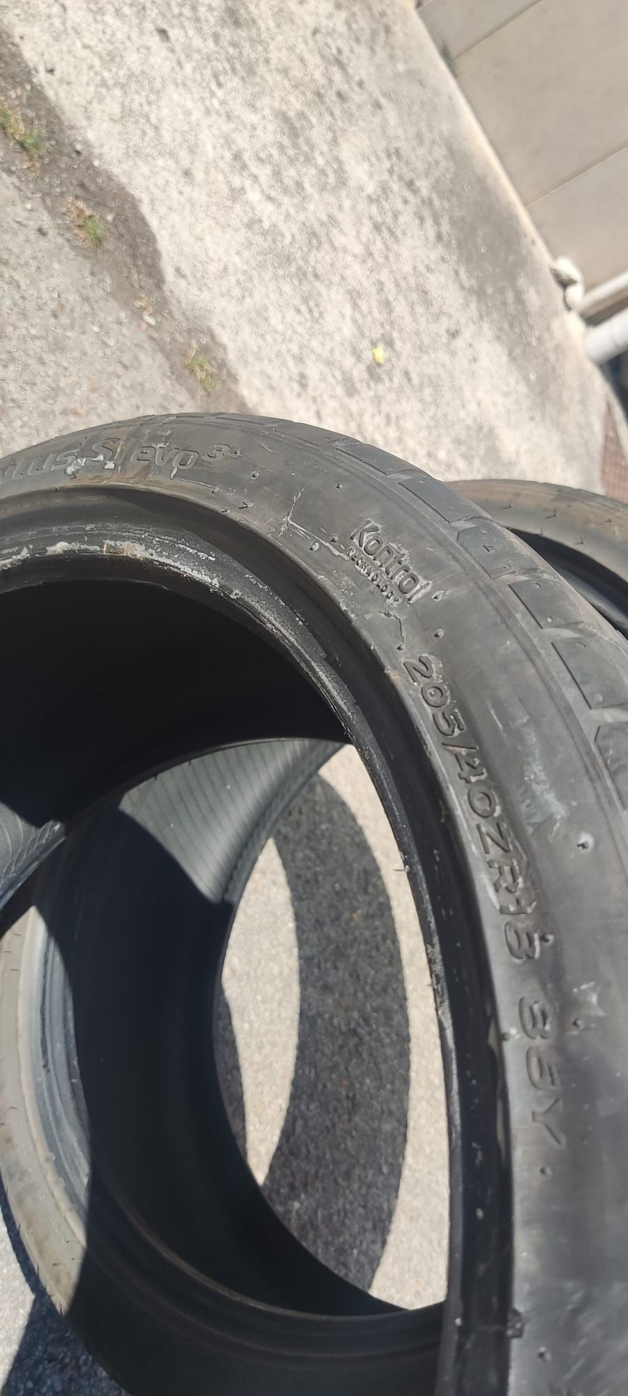 Pneus 205/40/R18 em Bom estado