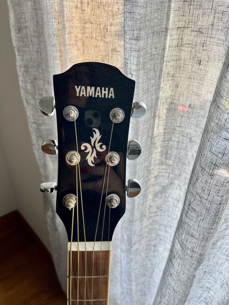 Guitarra semi acústica Yamaha APX 600 Sunburst