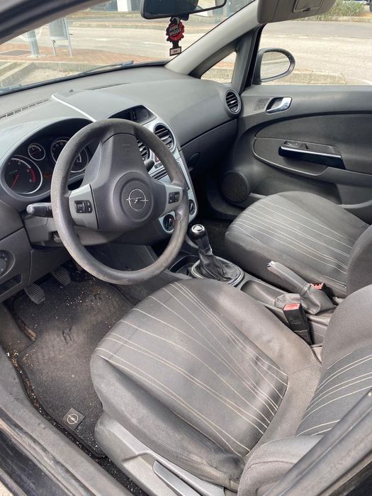 Opel Corsa 1.3 muito económico, o ideal para andar na cidade