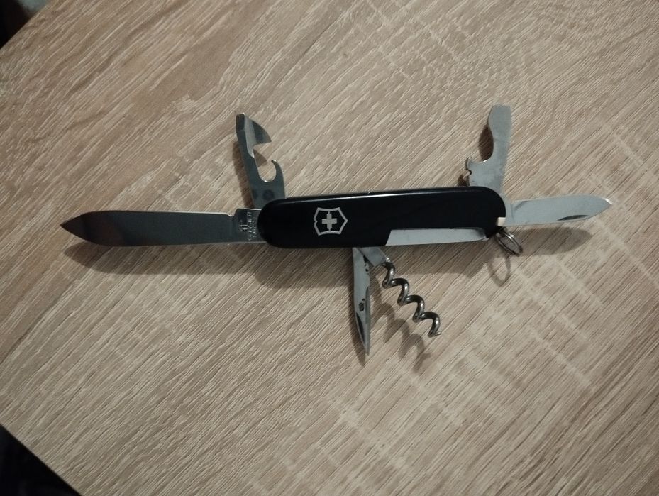 Ніж туристичний Victorinox Evolution