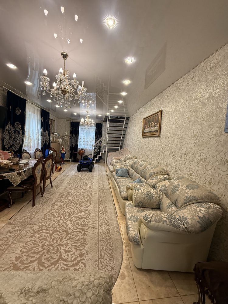 Продаж гарного будинку у місті