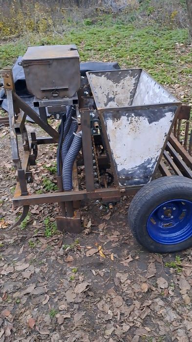 Саджалка для часника і цибулі чотирьохрядна до минитрактора, трактора.