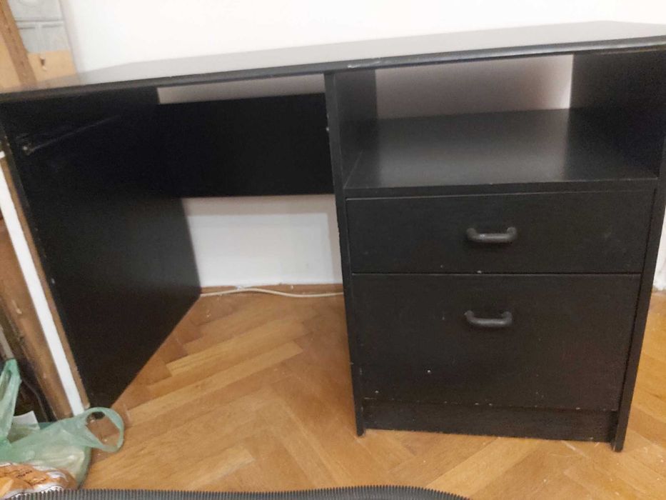 Czarne biurko za darmo