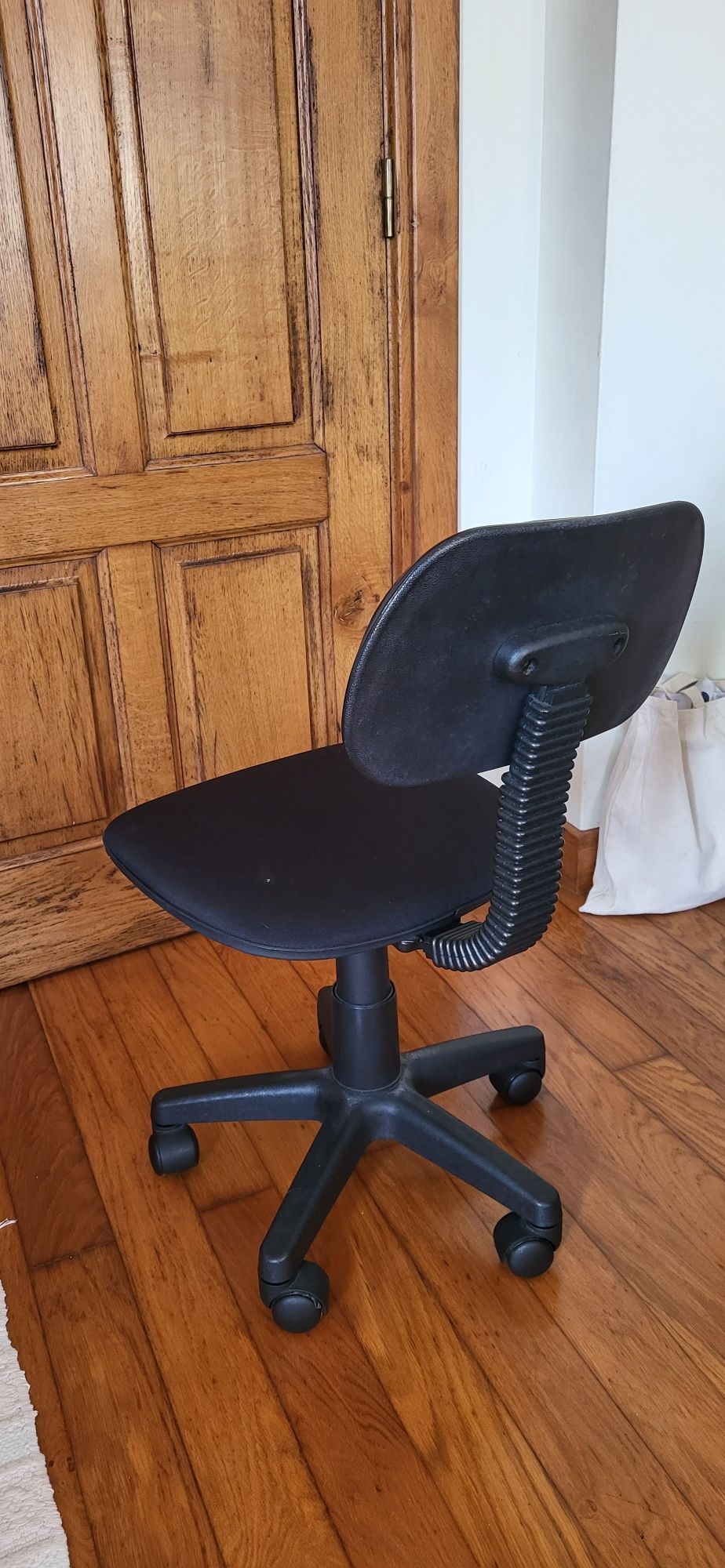 Cadeira de escritório giratória e altura regulável