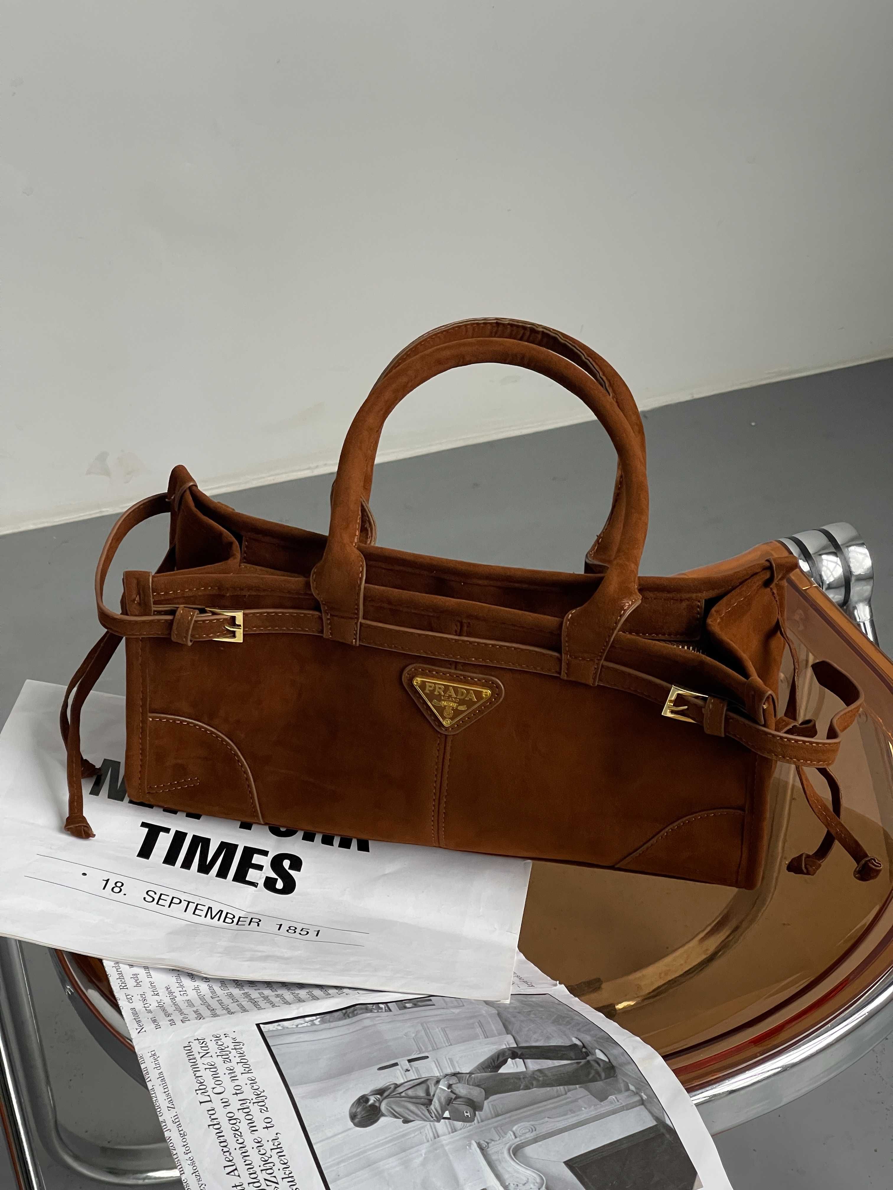 Женская сумка Prada Medium Suede Tote Bag через плечо замша Прада