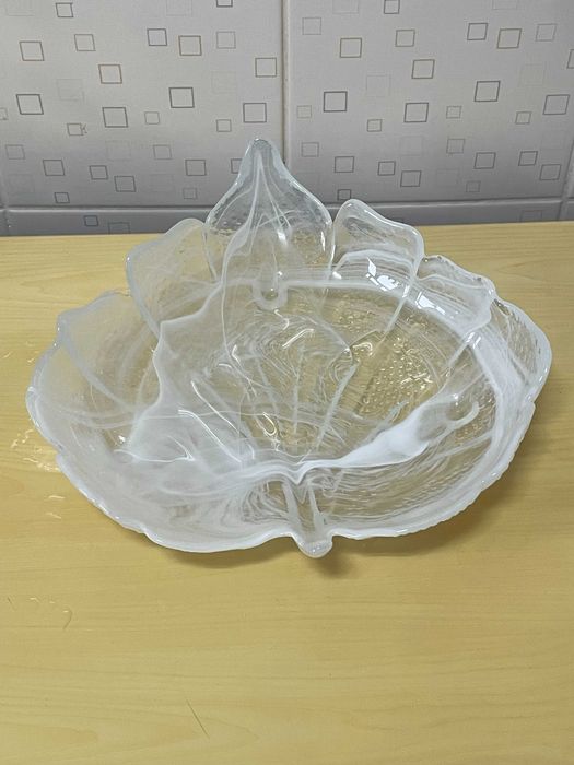 Travessa de vidro formato folha