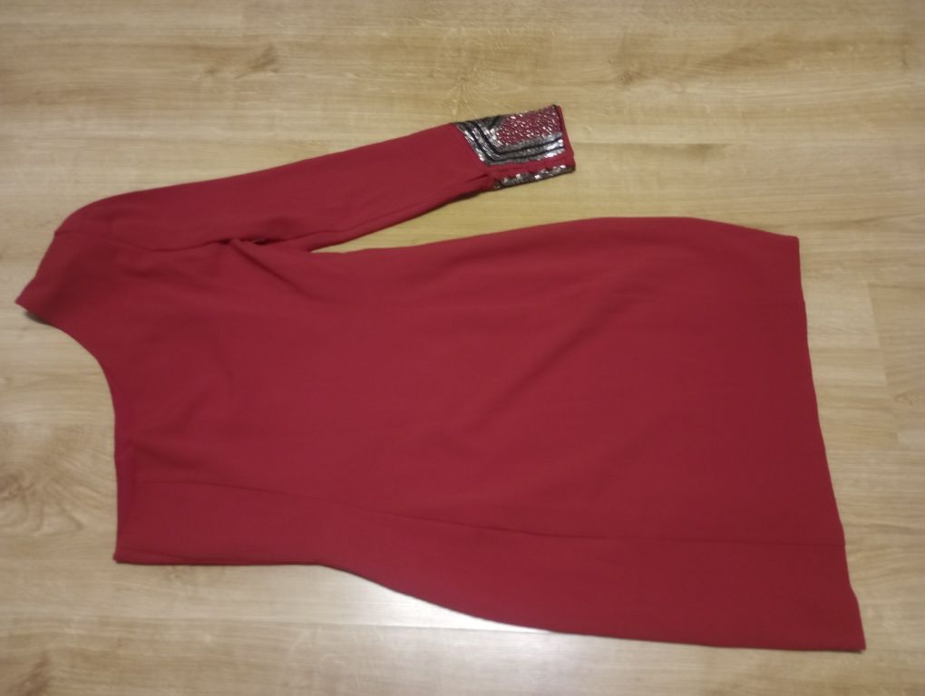 Czerwona sukienka By Warehouse